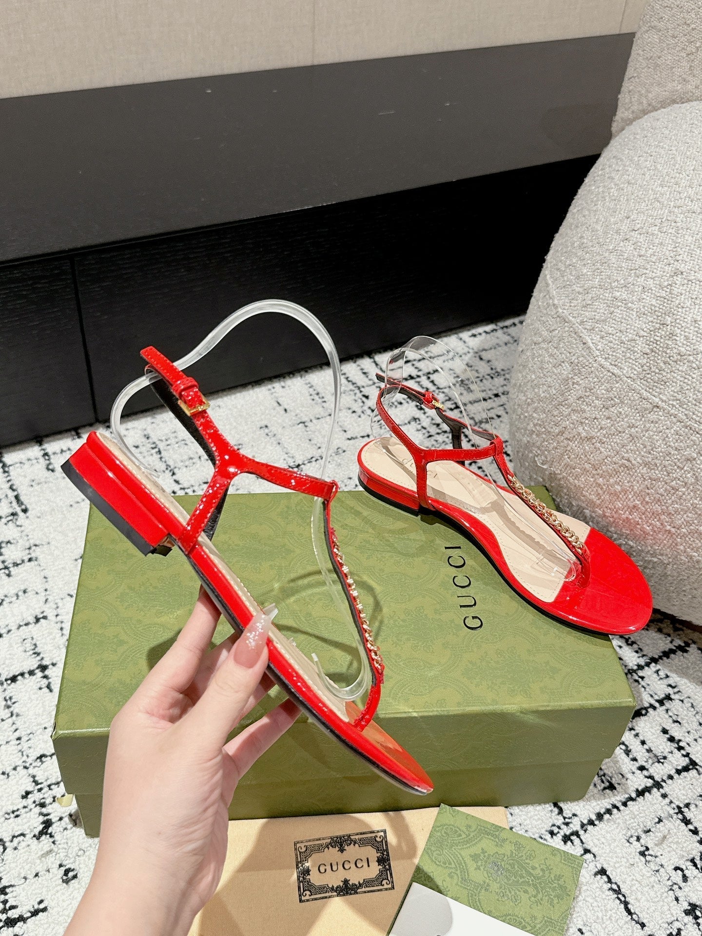 THONG SANDAL IN CANDY RED CALFSKIN WITH GOLD HARDWARE