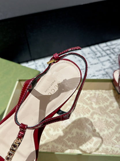 THONG SANDAL IN CRIMSON RED CALFSKIN WITH GOLD HARDWARE