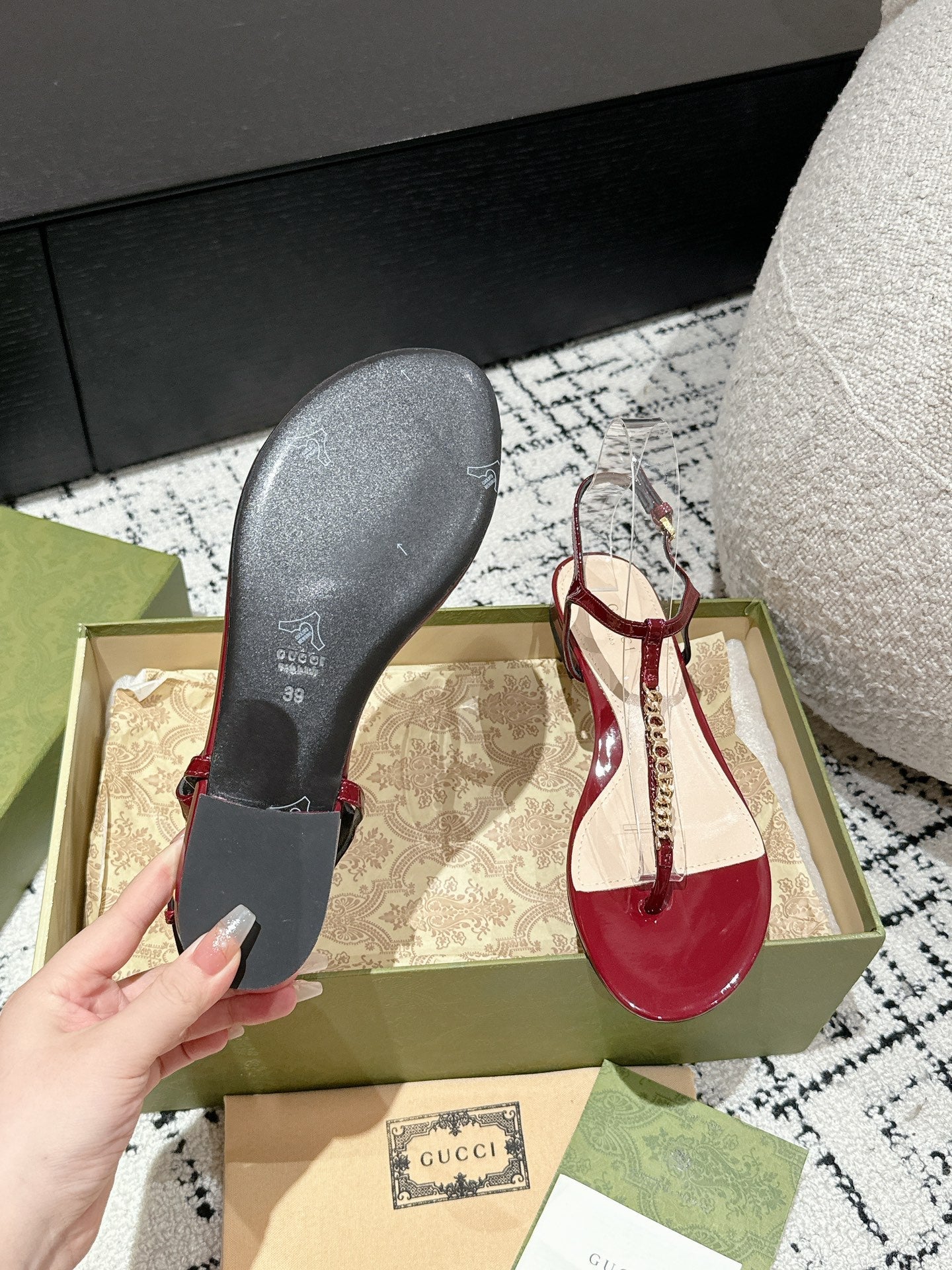 THONG SANDAL IN CRIMSON RED CALFSKIN WITH GOLD HARDWARE