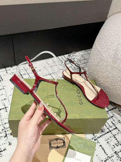 THONG SANDAL IN CRIMSON RED CALFSKIN WITH GOLD HARDWARE