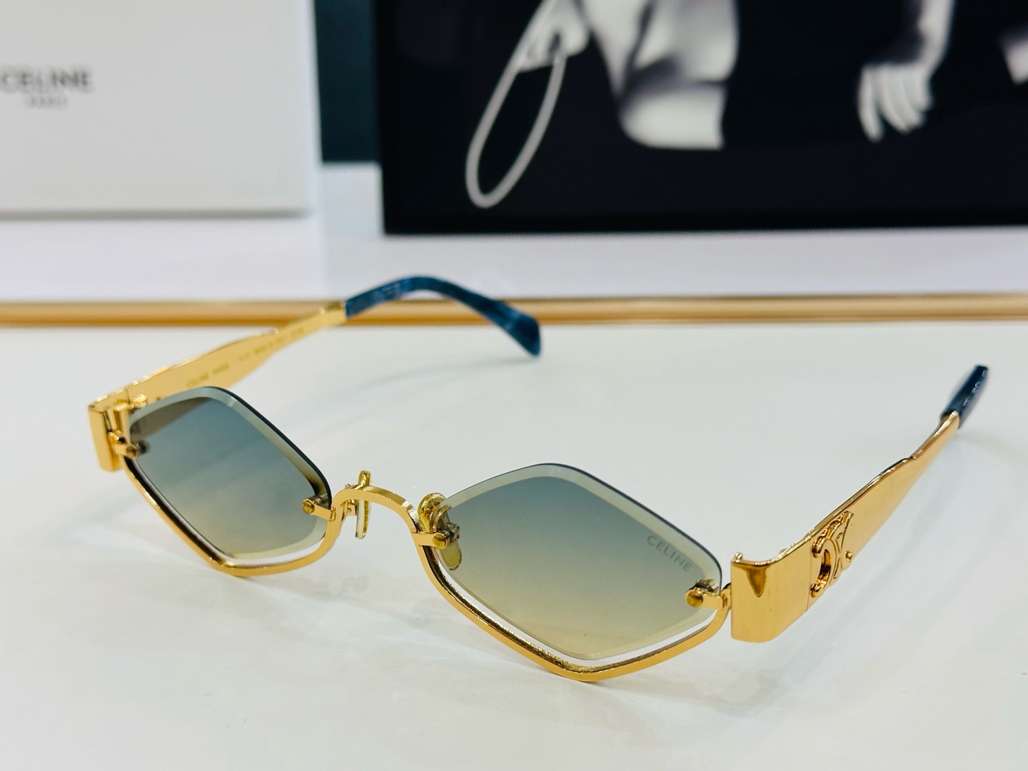 TRIOMPHE SEMI-RIMLESS SUNGLASS CL42117U IN METAL OCTAGON LENSES