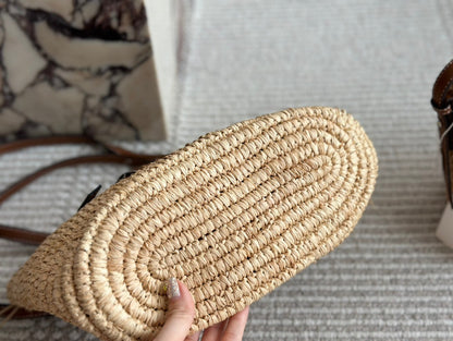 LOE 27 SUMMER WOVEN BASKET IN NATURAL RAFFIA
