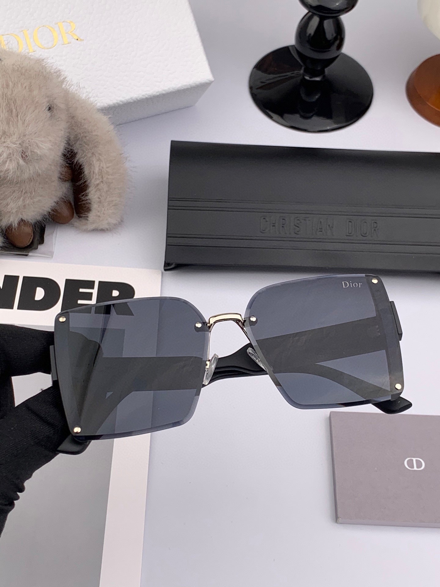 MONTAIGNE SQUARE SUNGLASS CD1677 IN ACETATE
