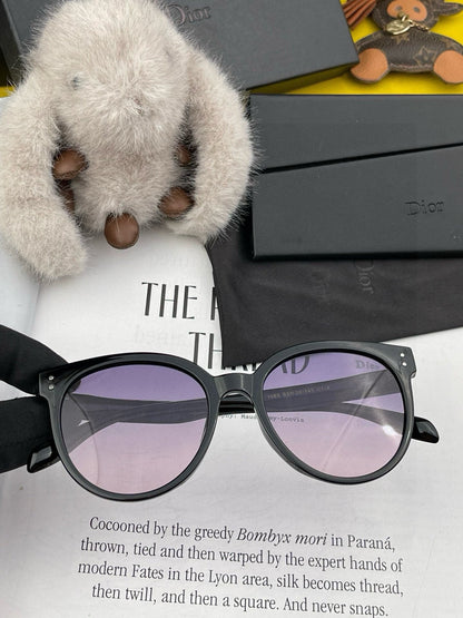 MONTAIGNE SUNGLASS CD5106 IN BLACK ACETATE