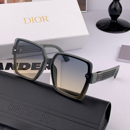 MONTAIGNE SUNGLASS CD7780 IN ACETATE