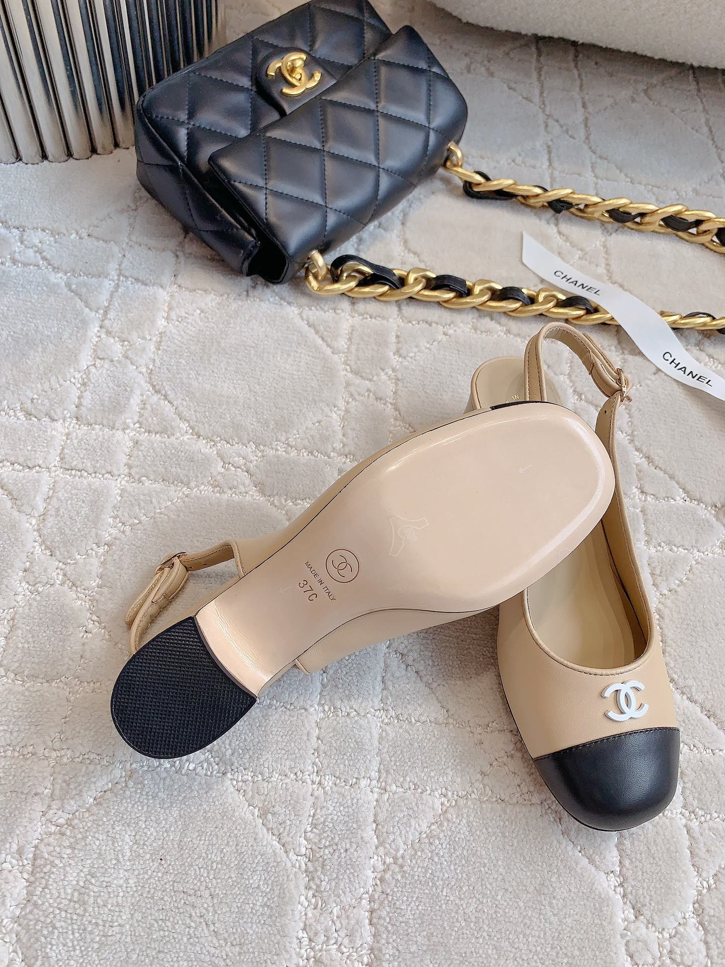 SLINGBACKS IN BEIGE CREAM MIX BLACK SHEEPSKIN