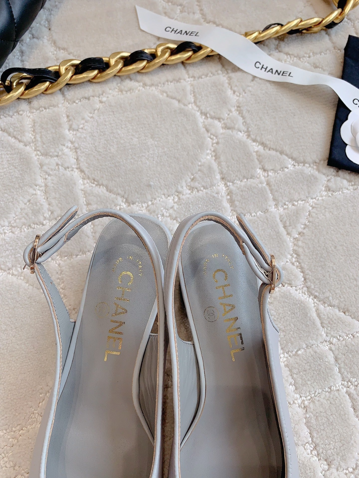 SLINGBACKS IN SLATE GREY MIX BLACK SHEEPSKIN