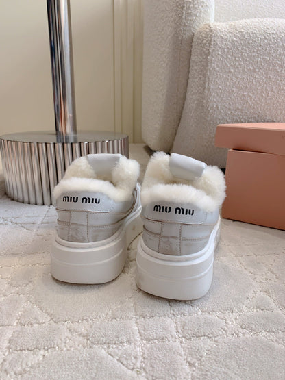 THICK SOLE SNEAKERS IN CHROME GRAY LAMBSKIN WITH RABBIT FUR LINING