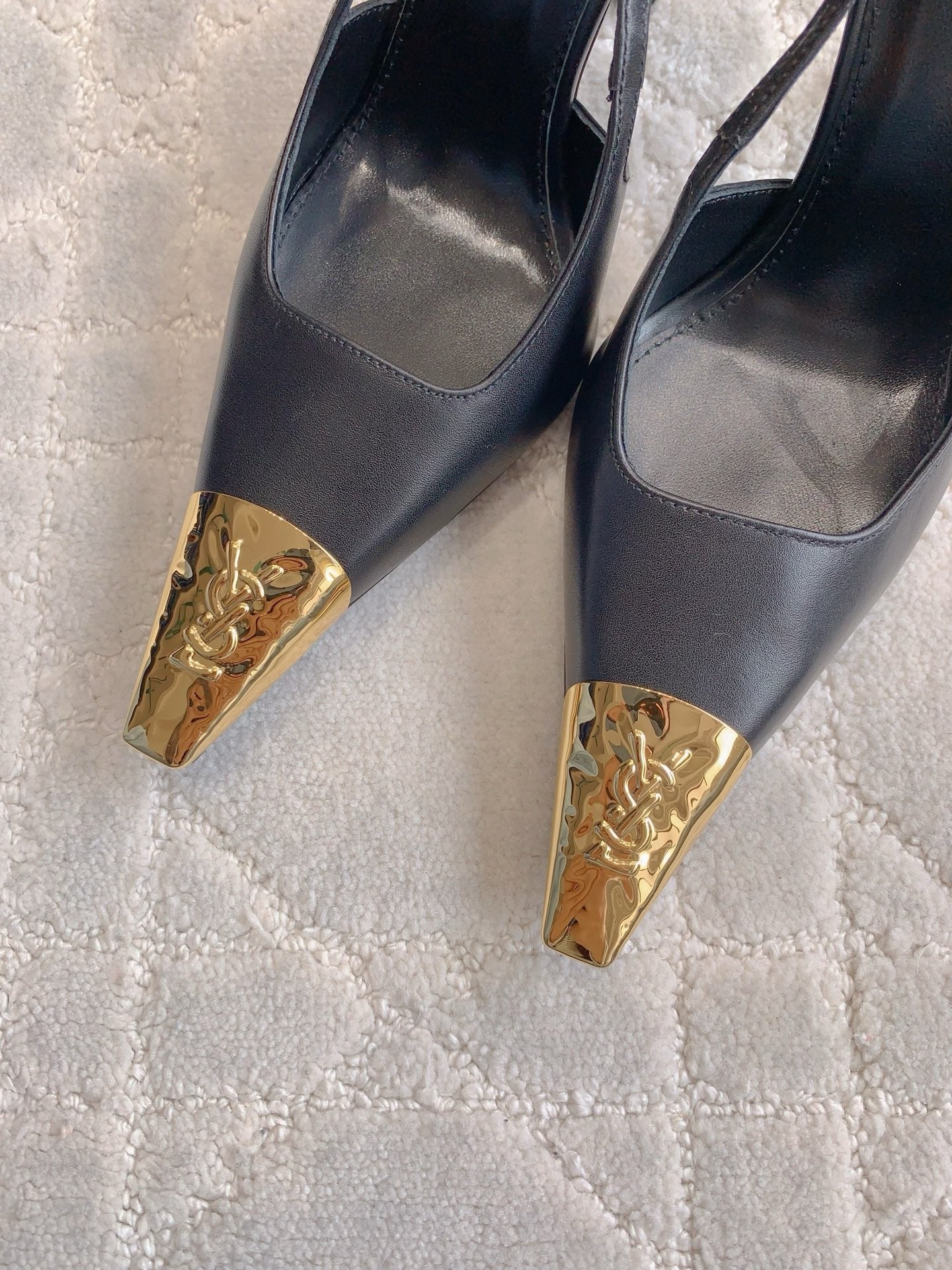 HIGH HEEL 10 CM SLINGBACK IN BLACK CALFSKIN WITH GOLD HARDWARE