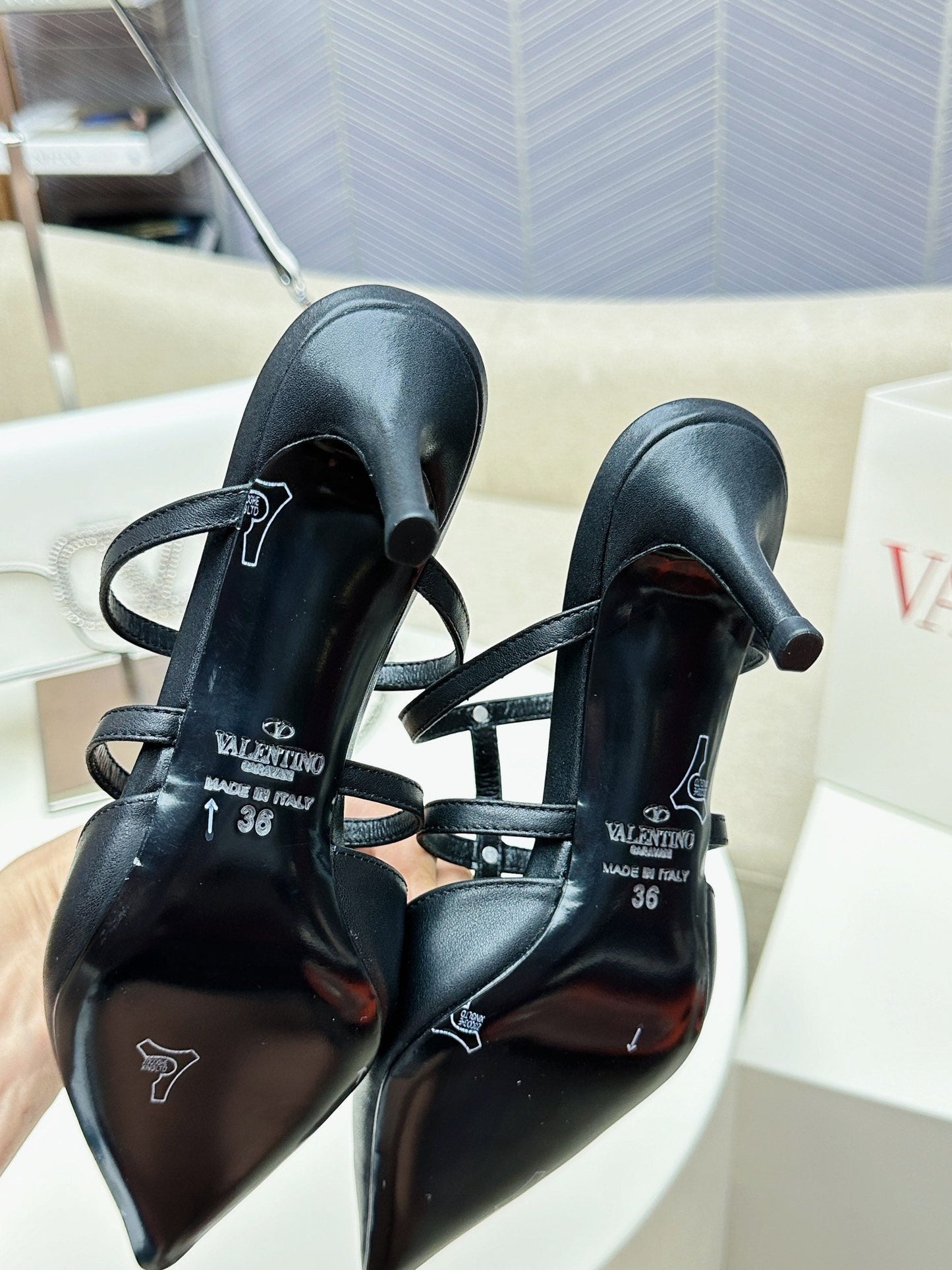 ROCKSTUD WISPY BLACK CALFSKIN MULE 60MM