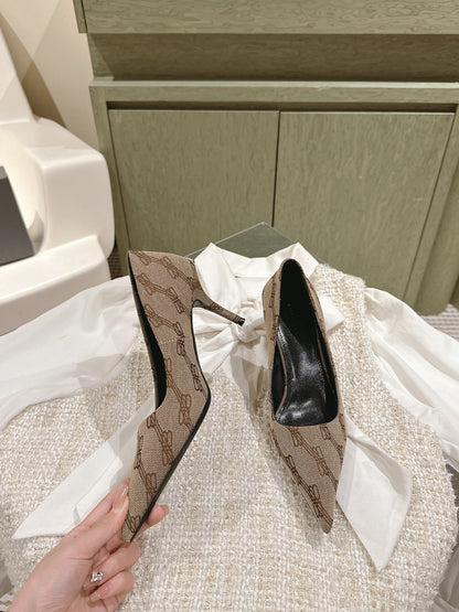 POINTED HIGH PUMPS IN BEIGE MONOGRAM JACQUARD FABRIC