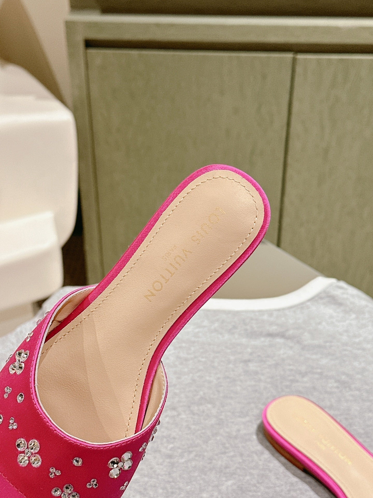 LV WOMEN FLAT MULE IN DEEP PINK SATIN WITH RHINESTONE