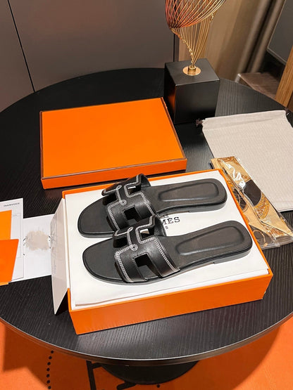 0RAN SANDAL Calfskin Black