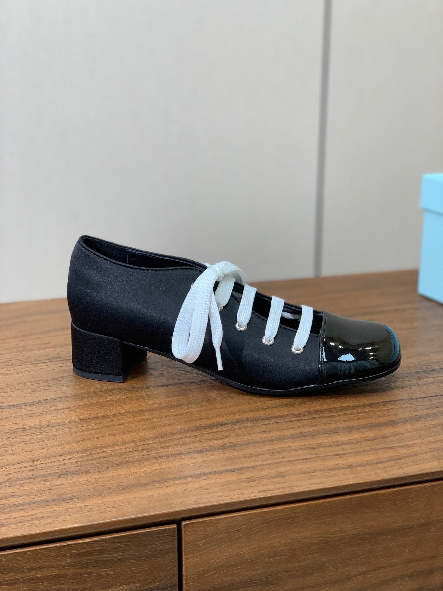 LACE-UP HIGH SHOES IN BLACK SILK MIX GLOSSY CALFSKIN