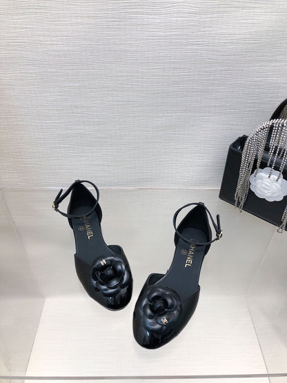 BLACK LAMBSKIN CAMELLIA HOLLOW SANDAL