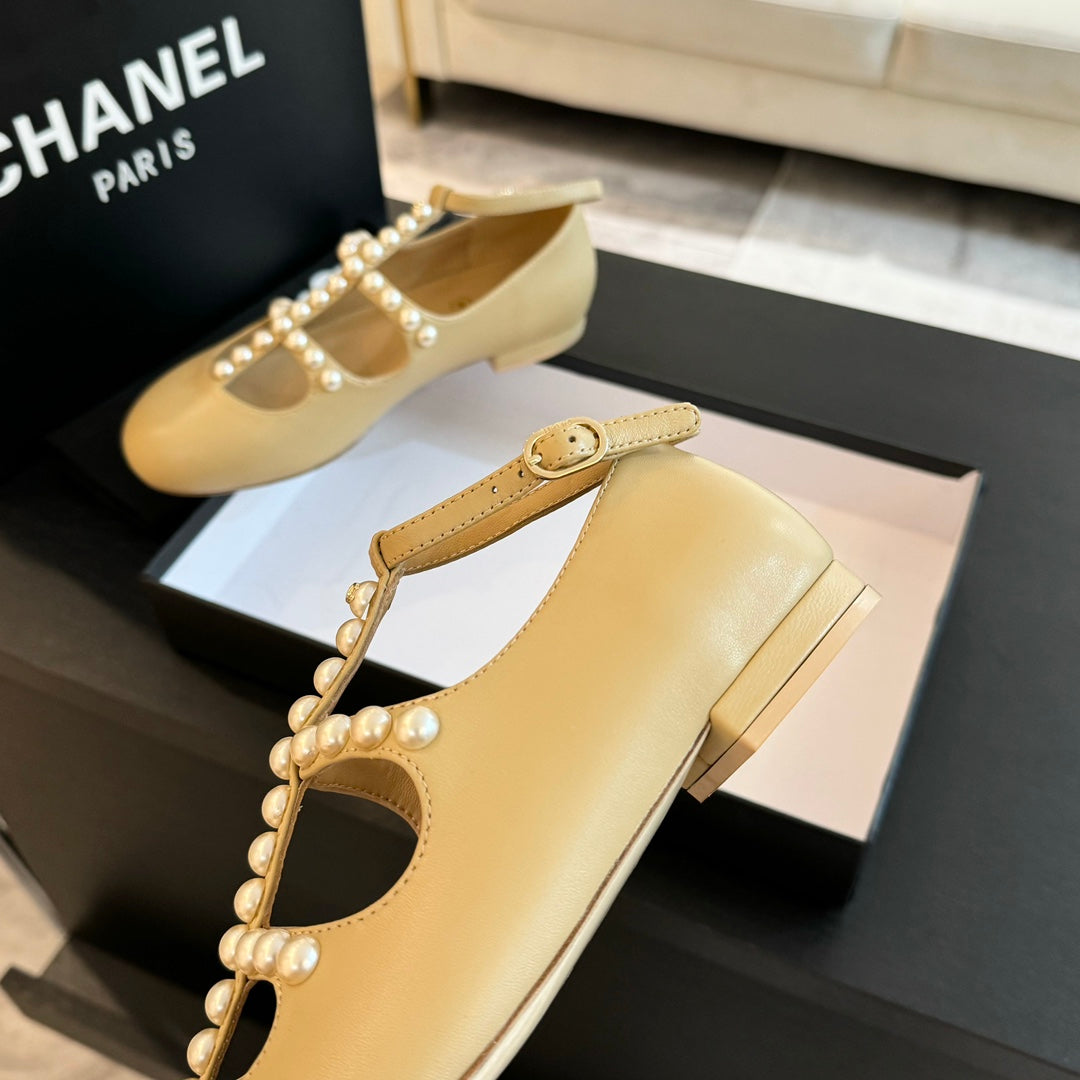 MARY JANES SHOES LIGHT YELLOW GOATSKIN WITH FAUX PEARL
