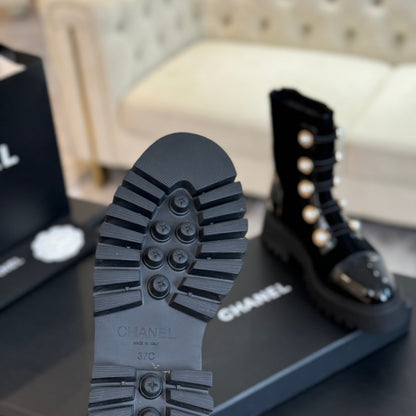 CC HIGH-TOP BOOTS IN BLACK SUEDE AND CALFSKIN WITH PEARL CHAIN