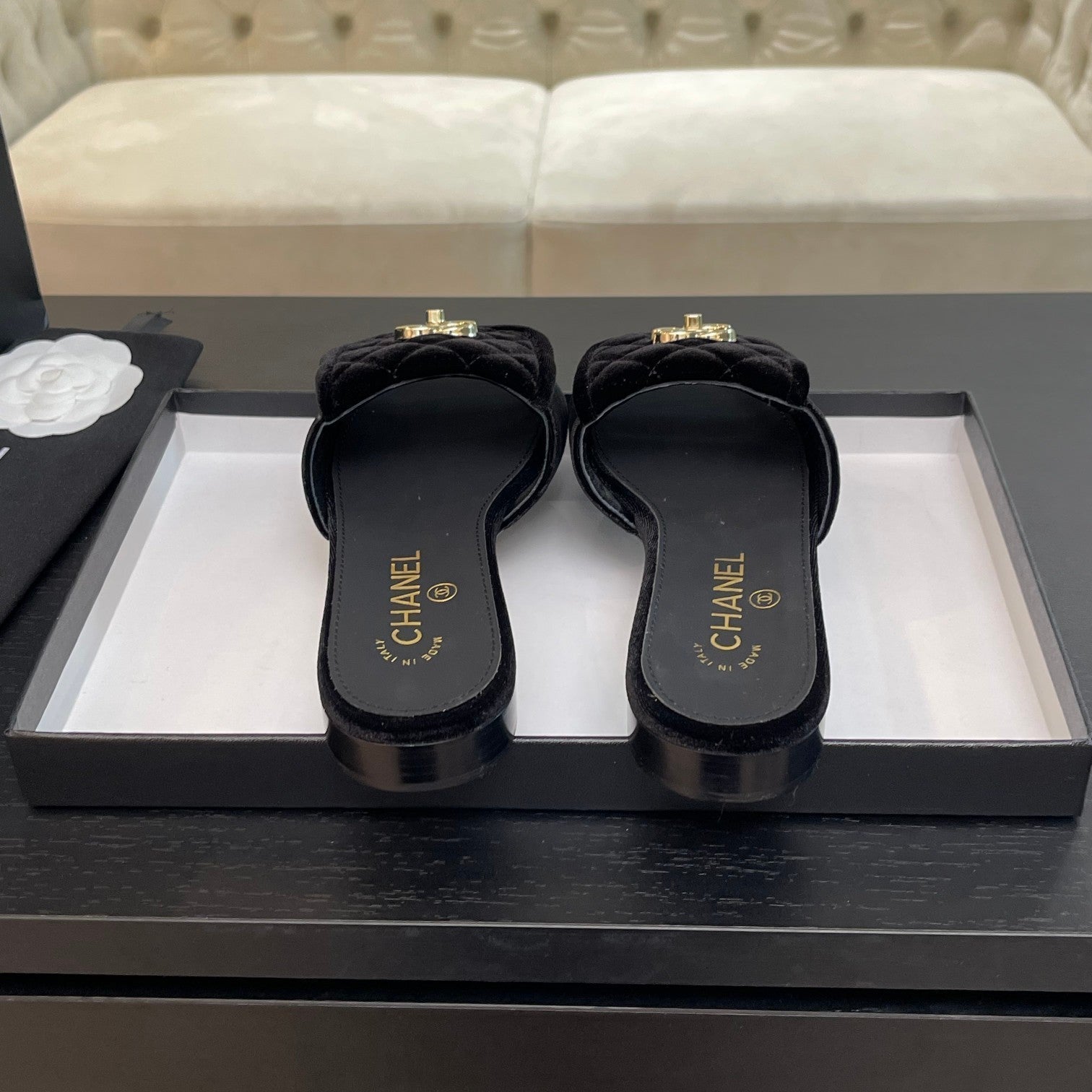 FLAT MULE IN BLACK VELVET