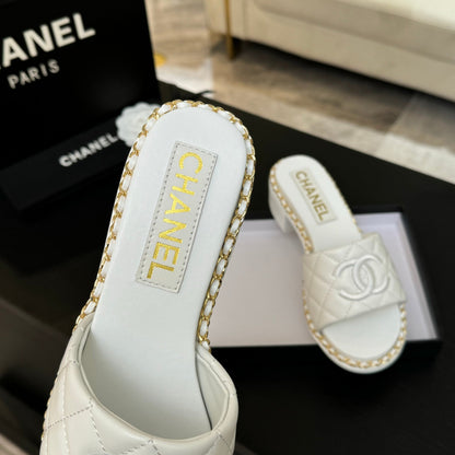 HIGH FLATFORM SLIPPER IN WHITE EMBOSSED SHEEPSKIN