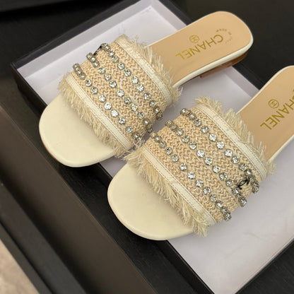 FLAT SANDALS BEIGE AND WHITE WITH CRYSTALS
