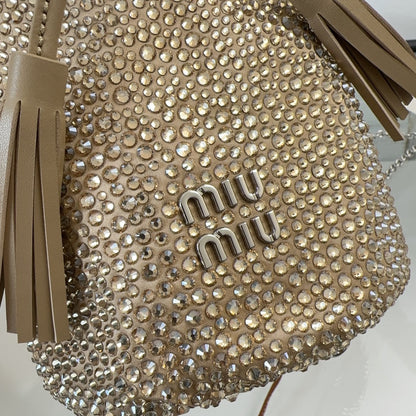 DIAMOND BUCKET BAG 17 IN ECRU BEIGE LAMBSKIN