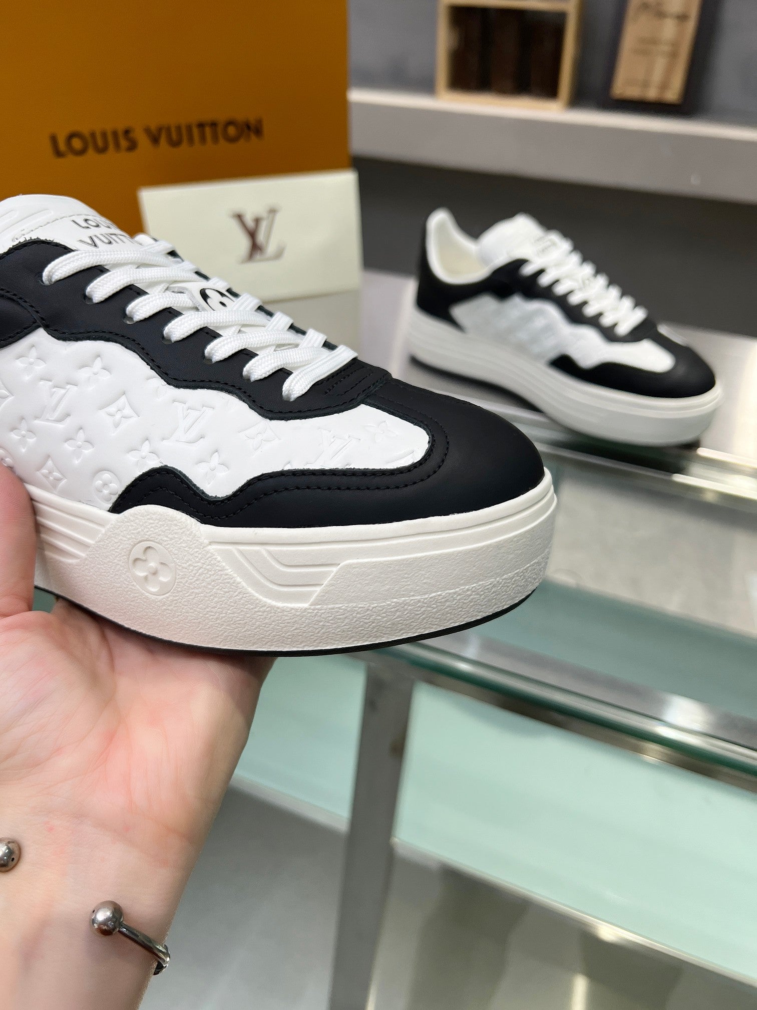 LV WOMEN GROOVY PLATFORM IN WHITE MIX BLACK EMBOSSED CALFSKIN