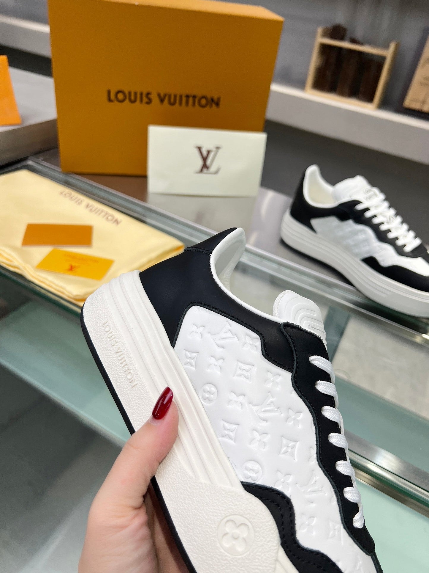 LV WOMEN GROOVY PLATFORM IN WHITE MIX BLACK EMBOSSED CALFSKIN