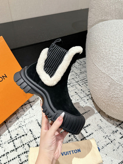RUBY FLAT ANKLE BOOT IN BLACK SUEDE WITH WHITE SHEARLING