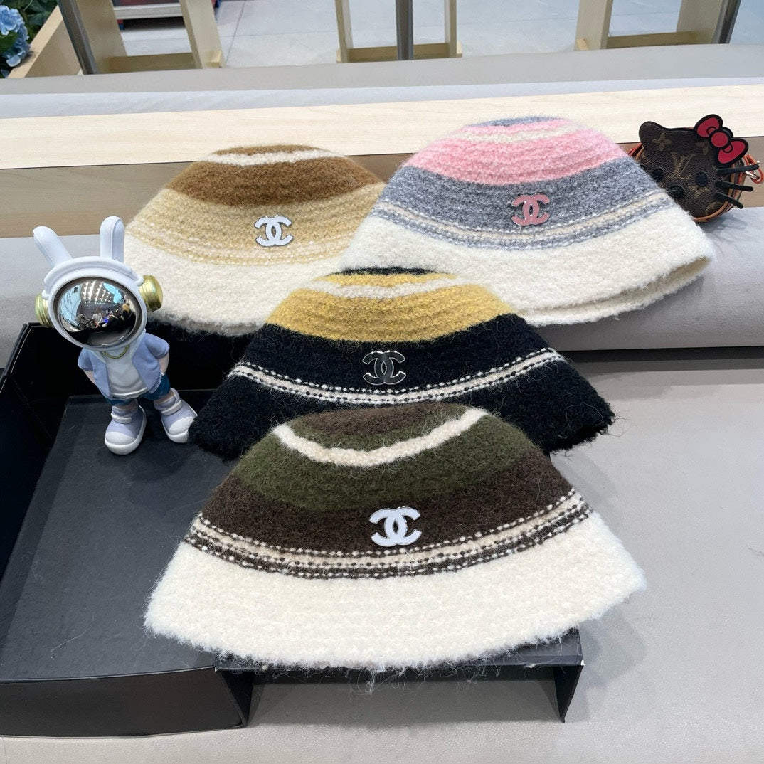 BUCKET HAT IN COLORFUL FLEECE 421129
