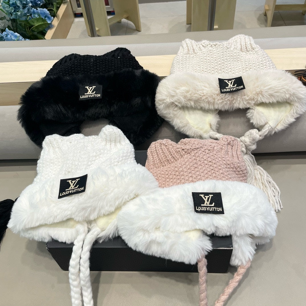KNITTED BEANIE HAT IN LIGHT PINK WOOL WITH JAPANESE CAT EARS 421258