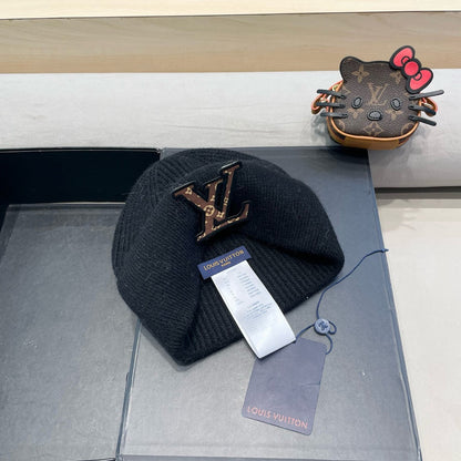 KNITTED BEANIE HAT IN BLACK FLEECE AND WOOL 426208
