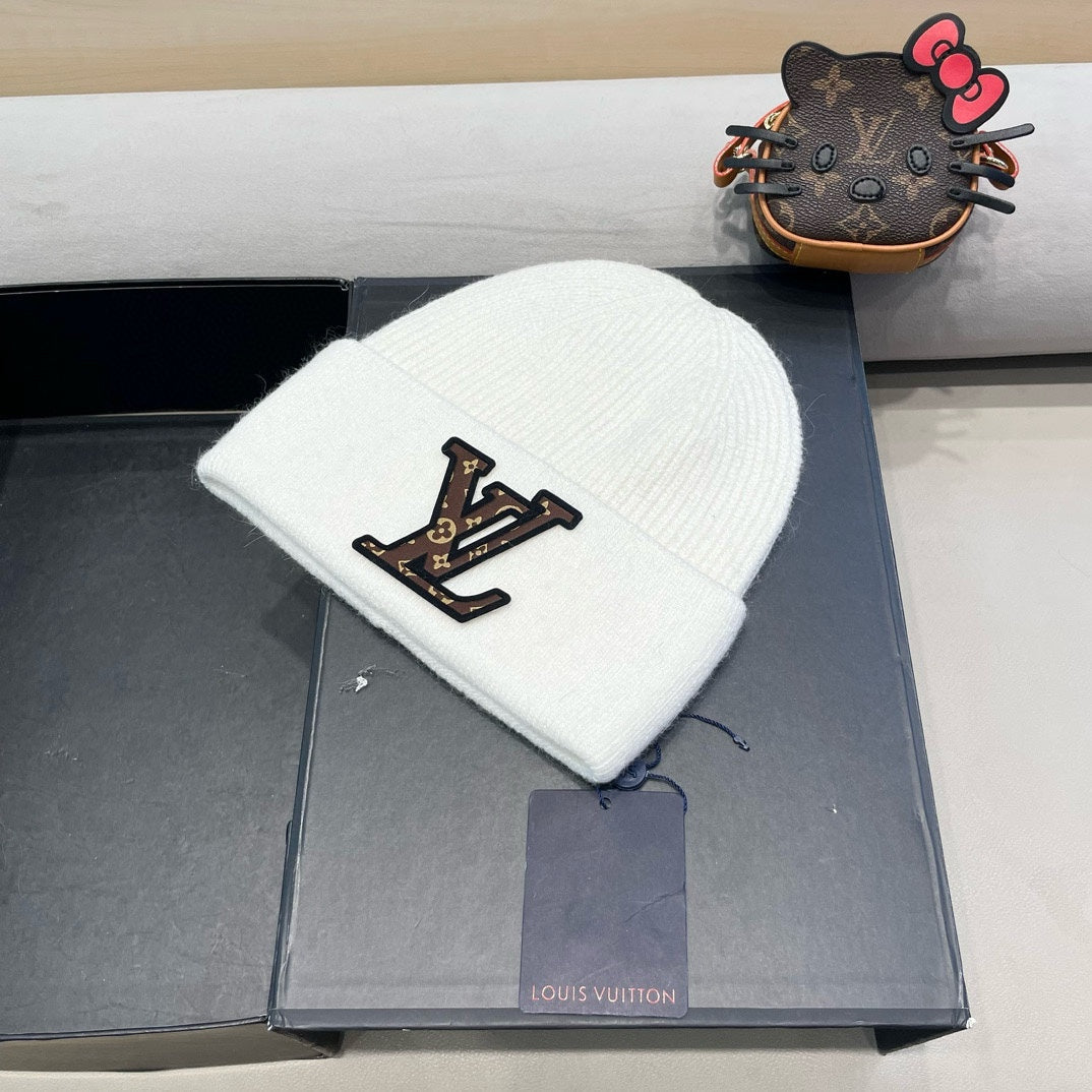 KNITTED BEANIE HAT IN WHITE FLEECE AND WOOL 426209