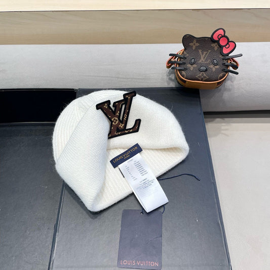 KNITTED BEANIE HAT IN WHITE FLEECE AND WOOL 426209