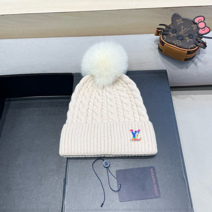 KNITTED BEANIE HAT IN BEIGE WOOL 426214