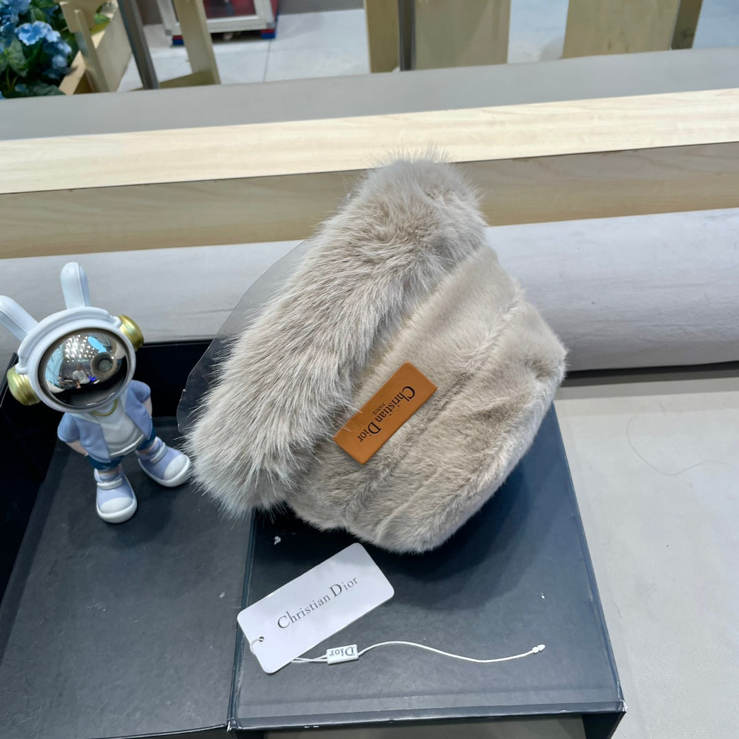 BUCKET HAT IN BEIGE MINK FUR 433470