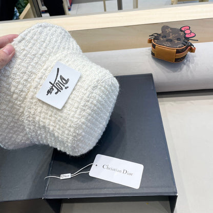 BUCKET HAT IN WHITE WOOL 436747