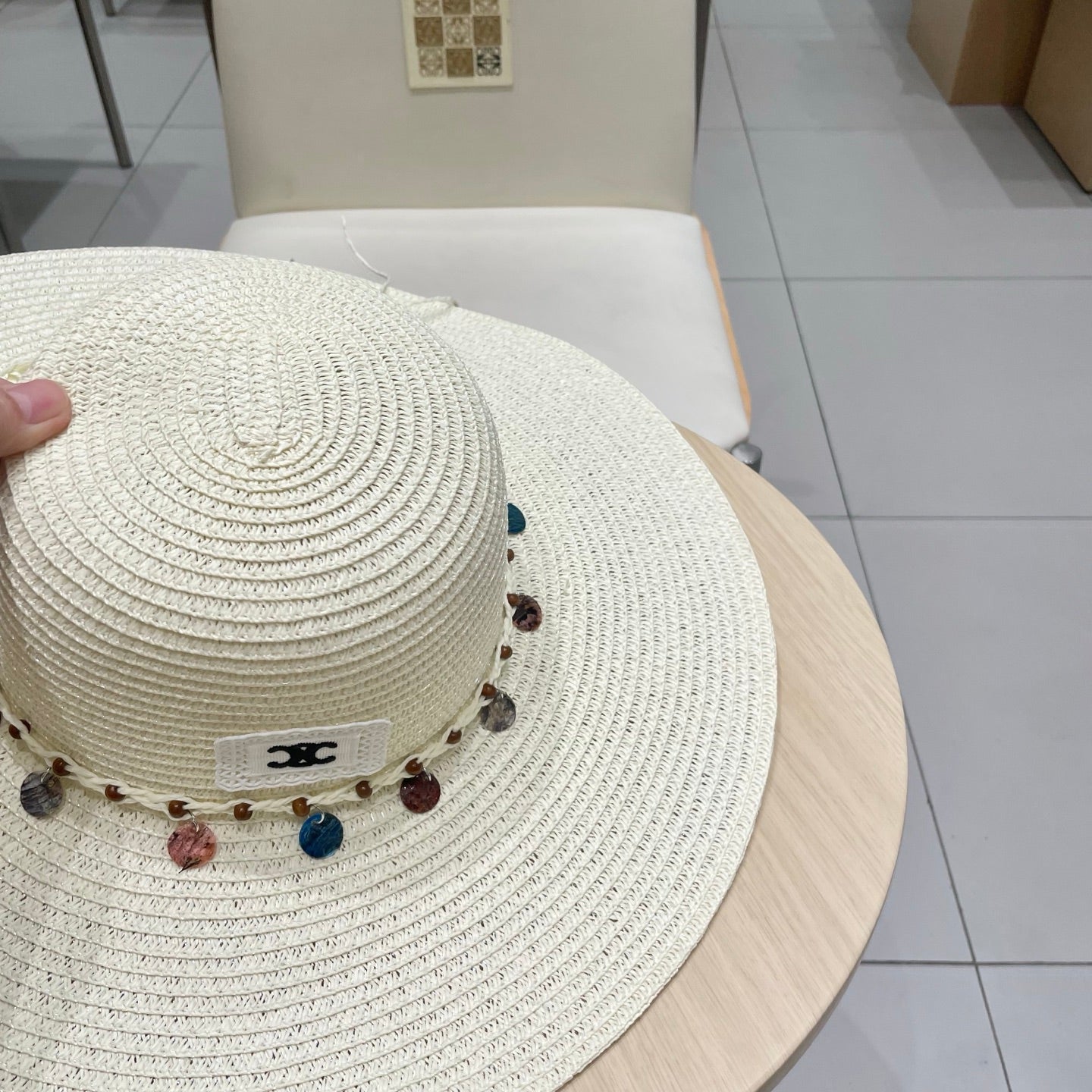 WIDE BRIM HAT MODEL 652186 IN WHITE WOVEN STRAW