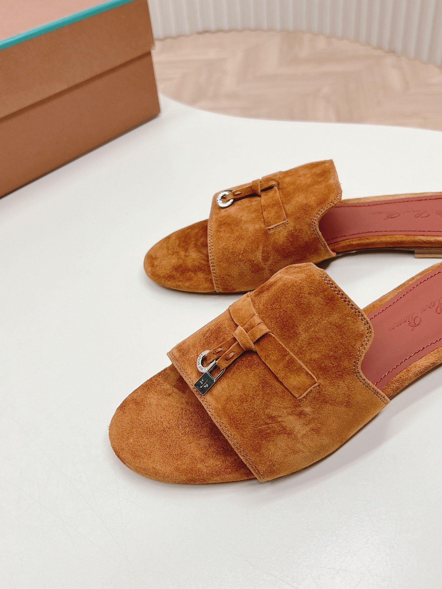 LP SUMMER CHARMS SANDALS IN BROWN SUEDE