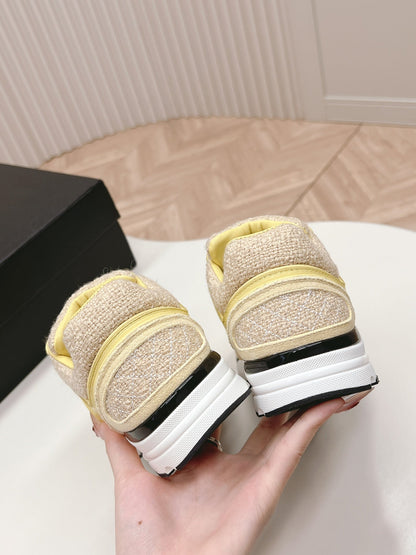 TRAINERS IN LIGHT YELLOW SUEDE AND CALFSKIN