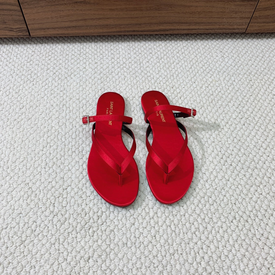 SL CRYSTAL BUCKLE THONG SANDAL RED SATIN
