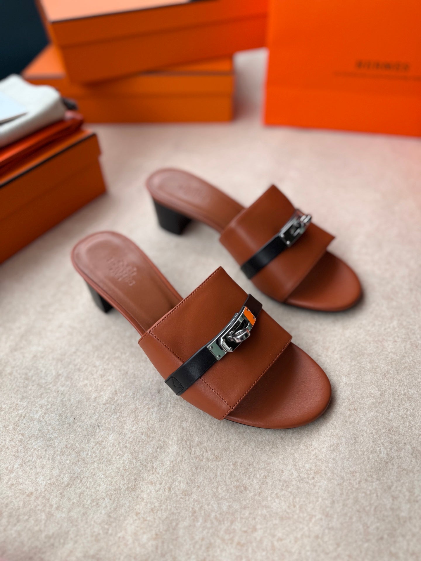 HIGH MULES IN BRONZE BROWN MIX BLACK CALFSKIN
