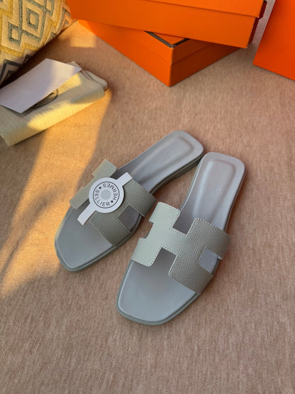 0RAN SANDALS IN WARM GRAY CALFSKIN
