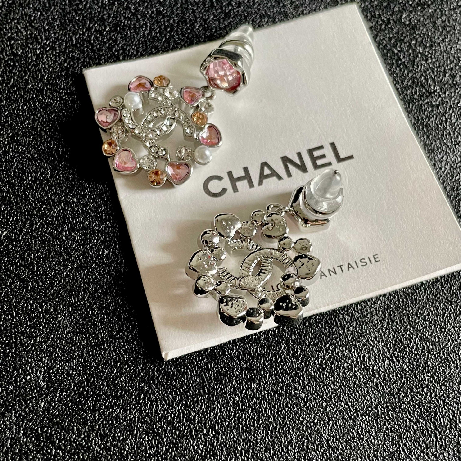 DOUBLE C STUD EARRINGS IN SILVER METAL WHITE & PINK STONES