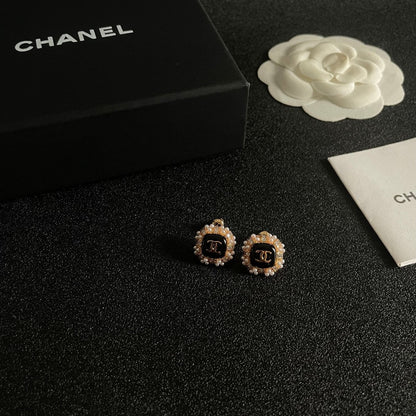 STUD EARRINGS SQUARE DOUBLE C IN GOLD METAL WHITE PEARL BLACK ENAMEL