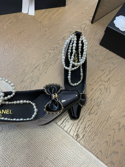 HIGH HEEL 8 CM IN SILVER MIX BLACK CALFSKIN WITH PEARL CHAIN