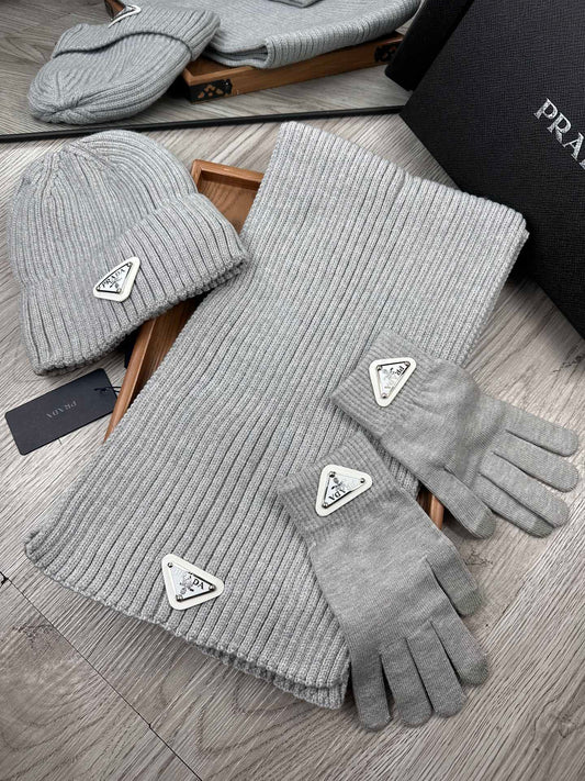THREE-PIECES SET IN PALE GRAY WOOL AND ACRYLIC 406556
