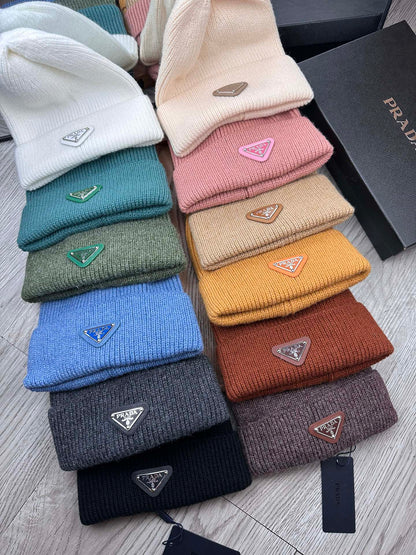 BEANIE HAT IN UMBER BROWN WOOL 332398