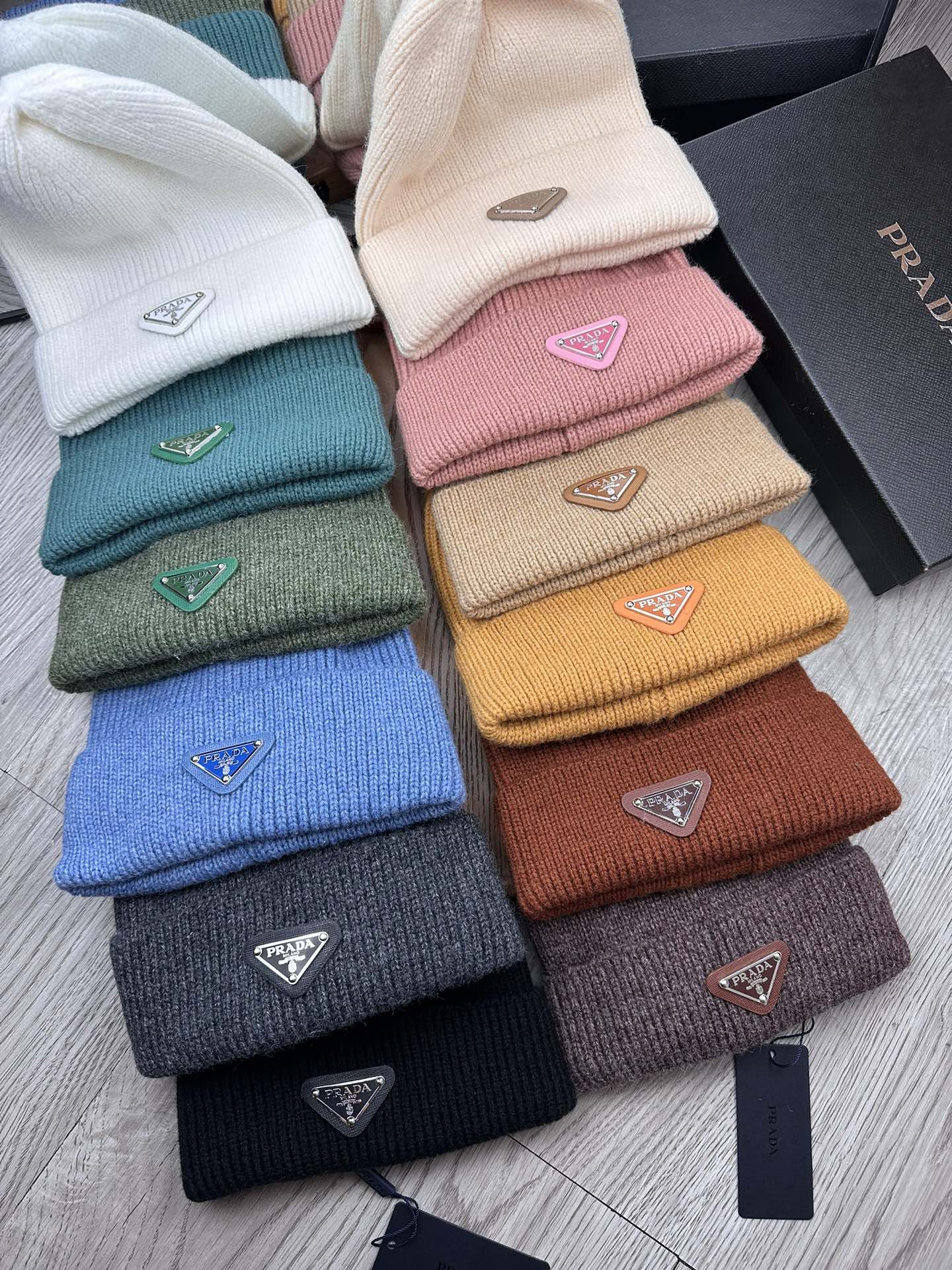 BEANIE HAT IN LIGHT BROWN WOOL 332402
