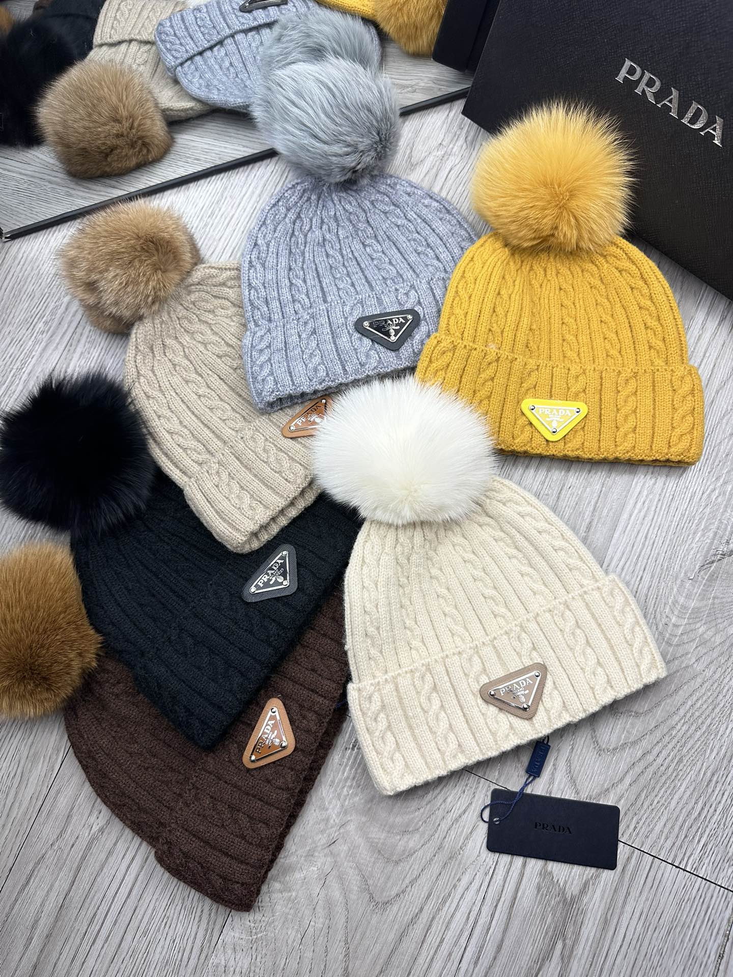 BEANIE HAT IN BLACK WOOL 352368
