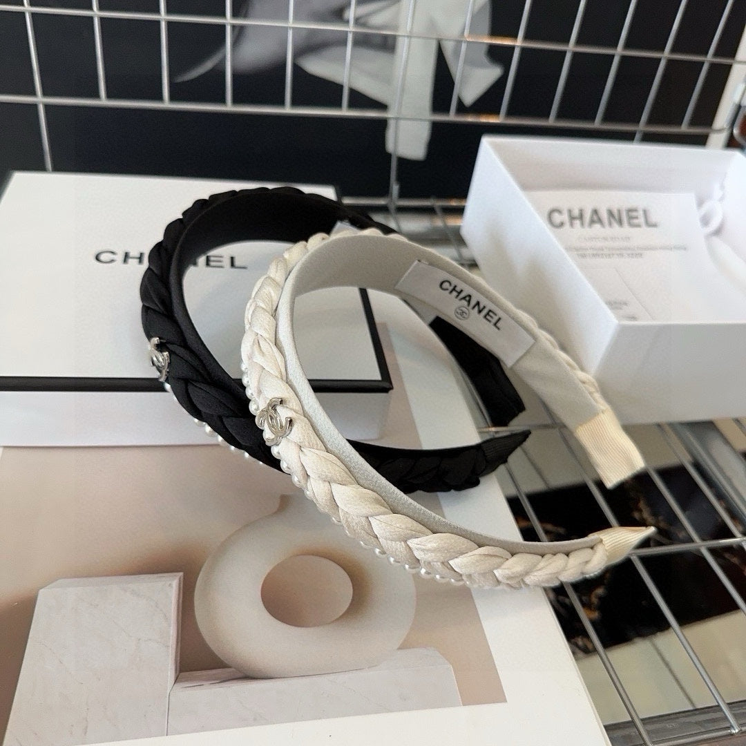 WHITE FABRIC HAIRBAND WITH PEARL CHAIN 412527